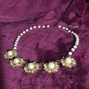 Flower pearl necklace